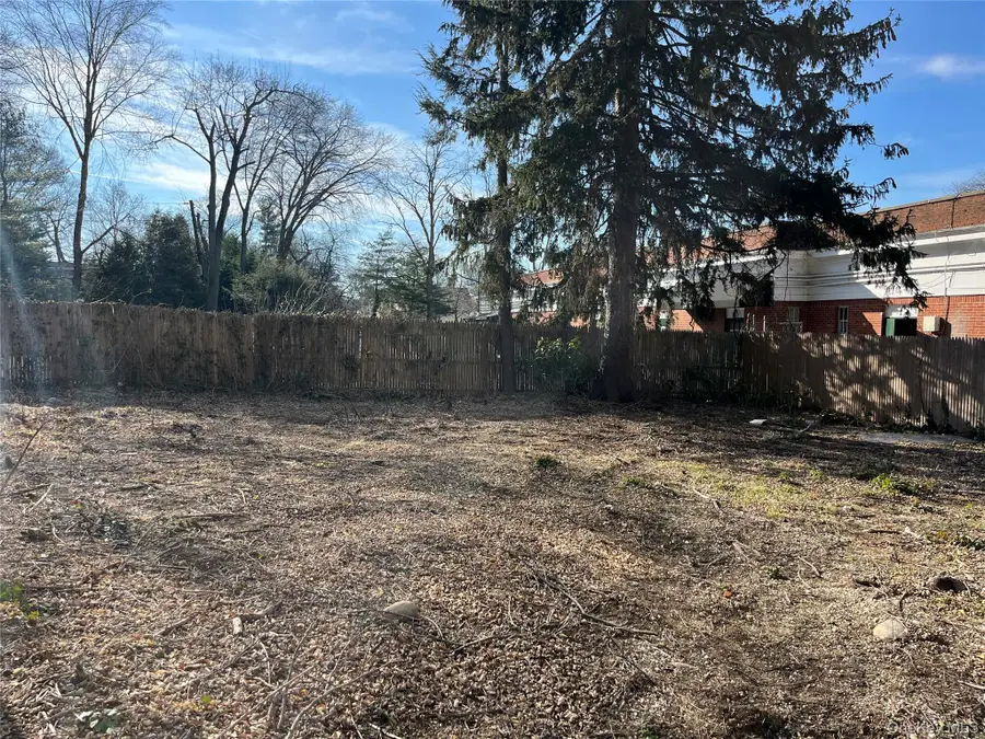 8 Ketewomoke Drive, Halesite, NY 11743 - Image #2