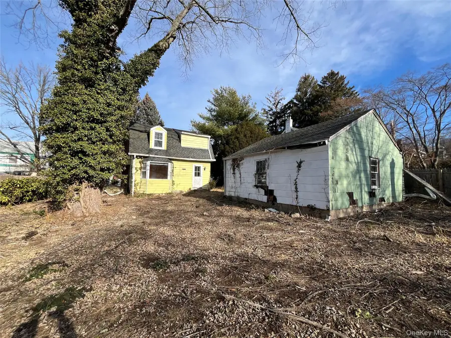 8 Ketewomoke Drive, Halesite, NY 11743 - Image #3