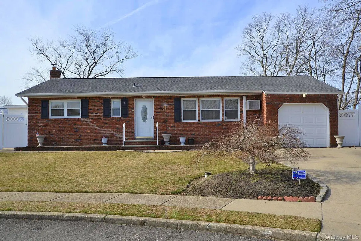 9 Tory Court, Holbrook, NY 11741 - Image #1