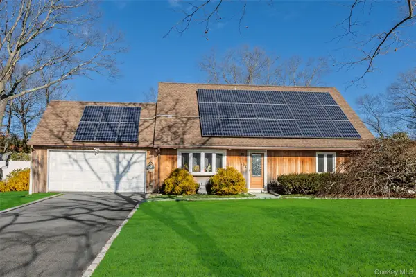 12 Yellowstone Court, Coram, NY 11727