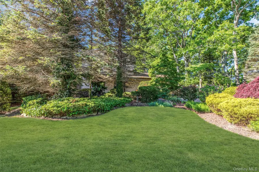 306 Versa Place, Sayville, NY 11782 - #2