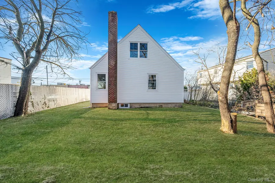 8 Rockaway Avenue, Westbury, NY 11590 - Image #3