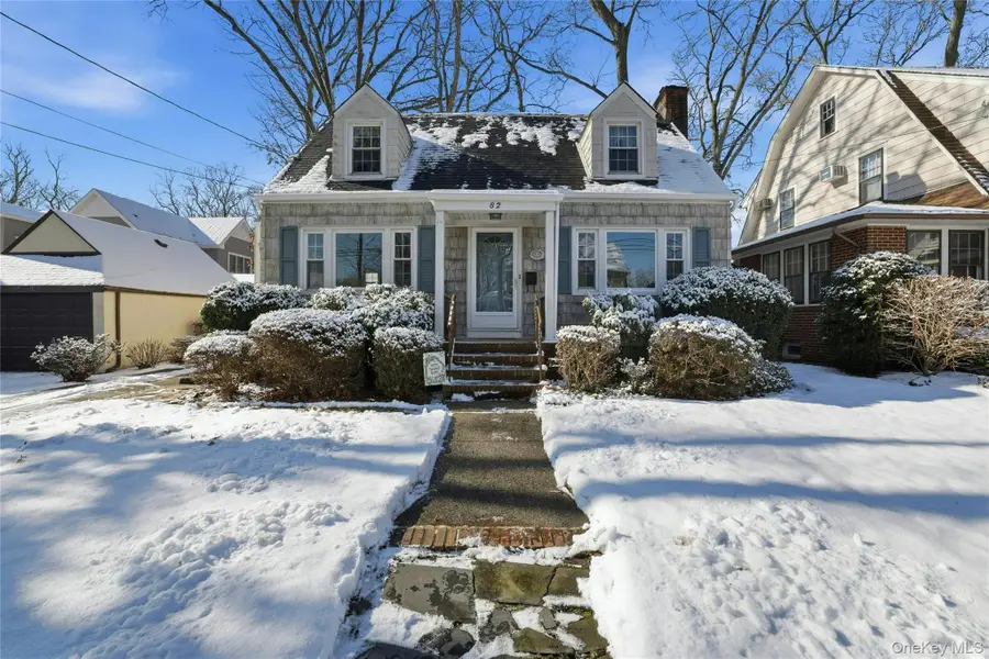 82 Spruce Avenue, Floral Park, NY 11001 - Image #2