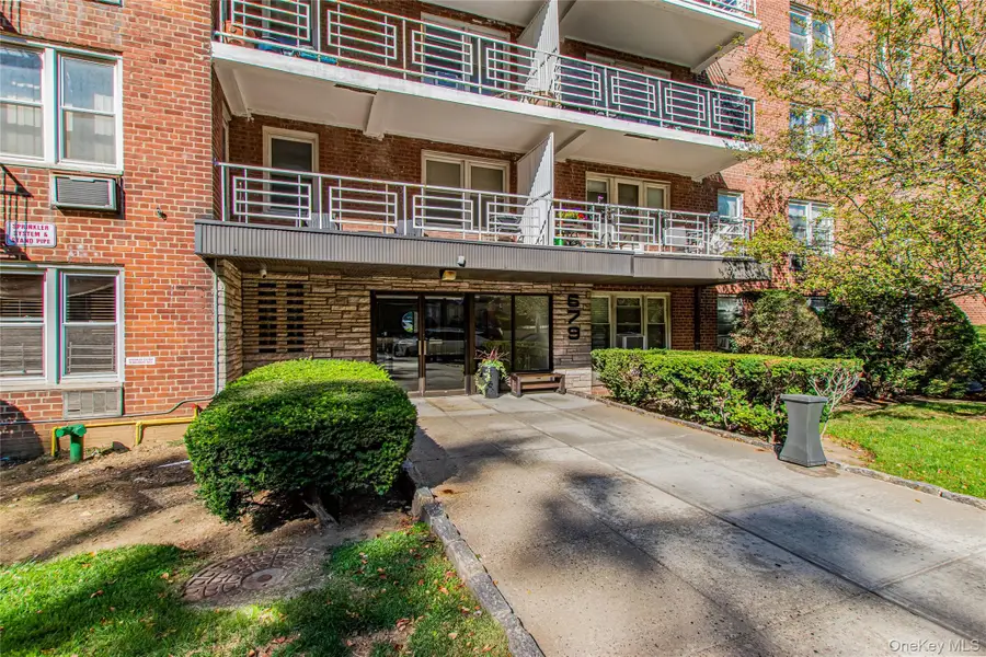 679 Warburton Avenue #2R, Yonkers, NY 10701 - Image #2