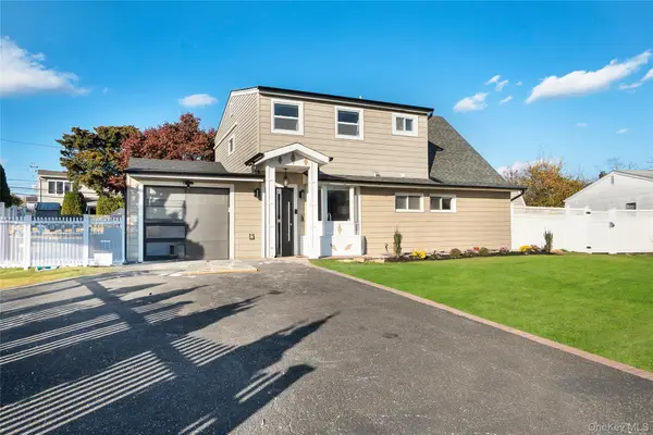 9 Autumn Lane, Hicksville, NY 11801