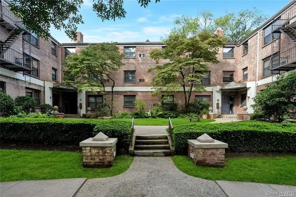 1 Terrace Circle #3H, Great Neck, NY 11021