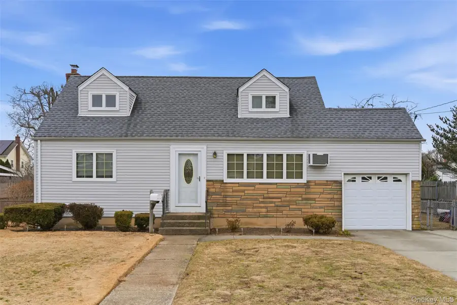 14 Starlight Court, West Babylon, NY 11704 - Image #2