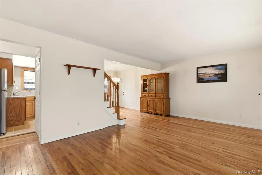 14 Starlight Court, West Babylon, NY 11704 - Image #3