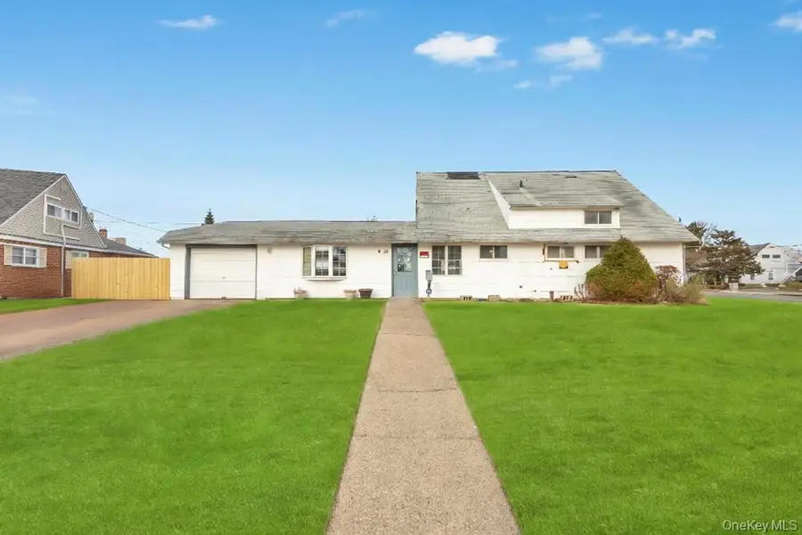 15 Autumn Lane, Hicksville, NY 11801 - #2