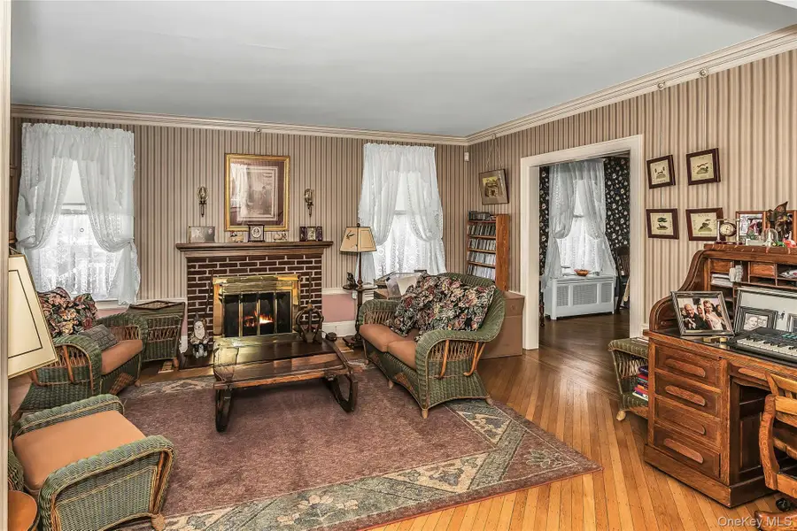 8 3rd Place, Garden City, NY 11530 - #2