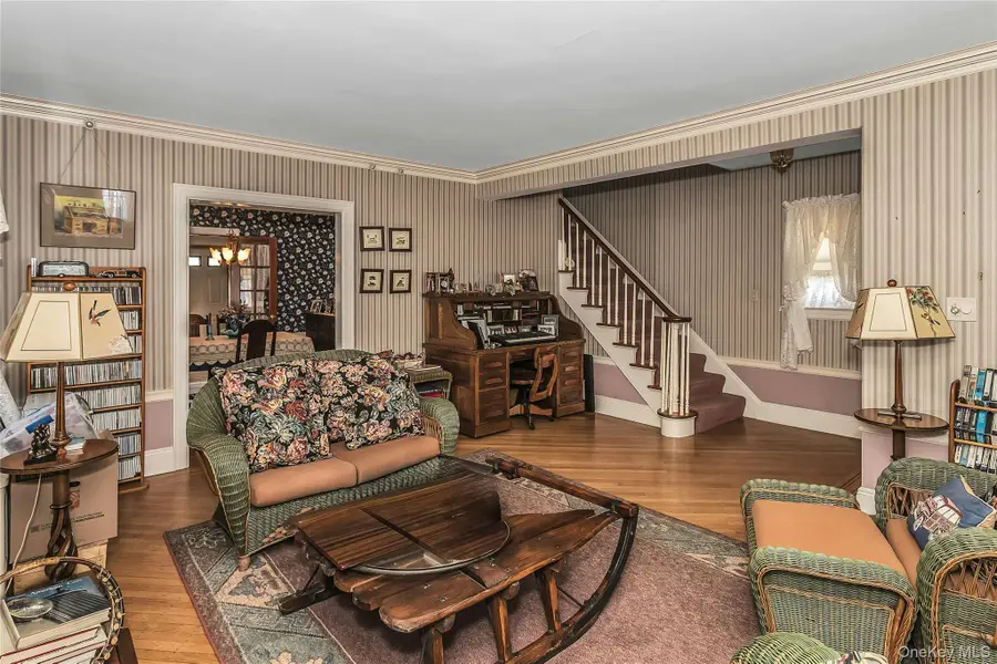 8 3rd Place, Garden City, NY 11530 - #3