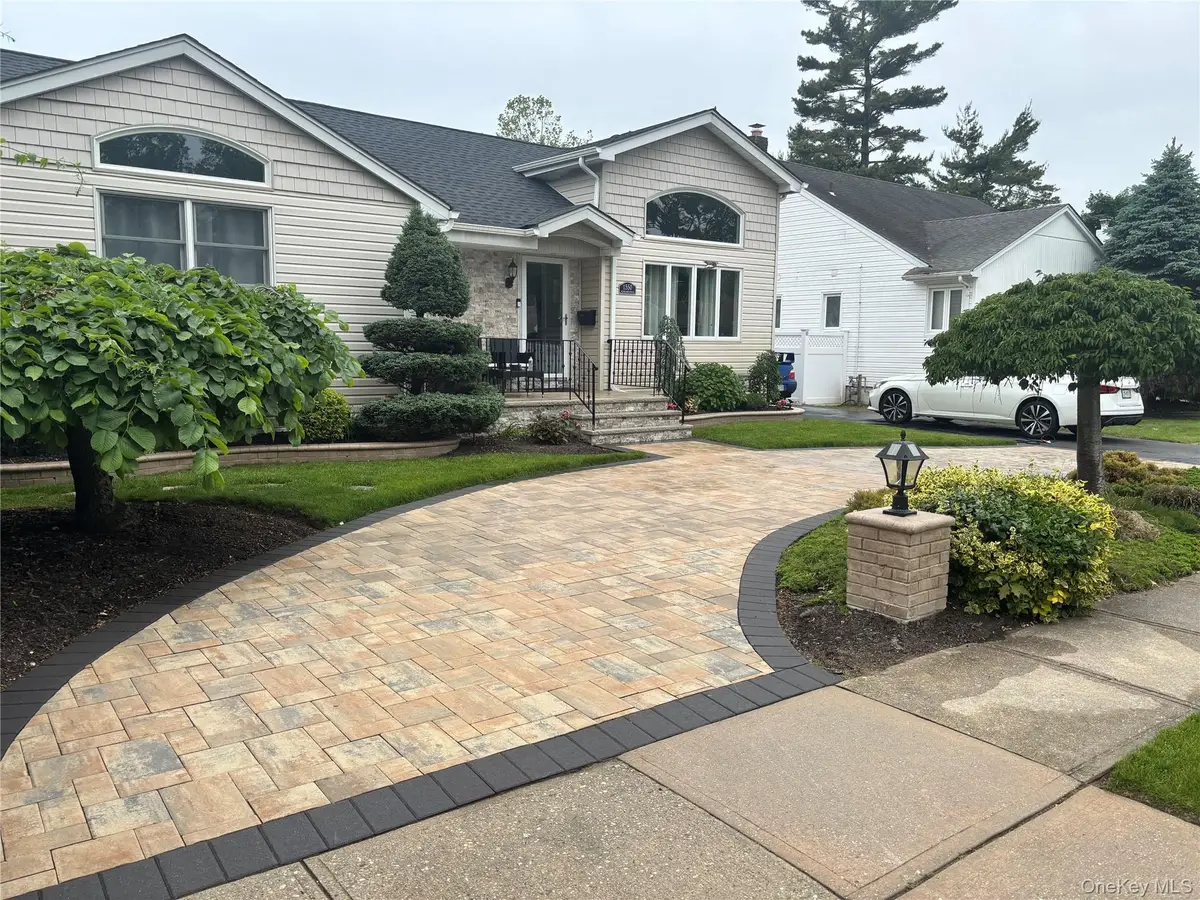 1550 Cleveland Avenue, East Meadow, NY 11554 - #1