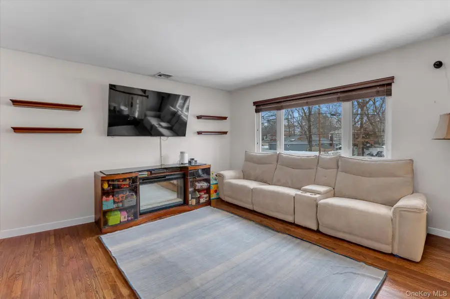 11 17th Avenue, Ronkonkoma, NY 11779 - #3