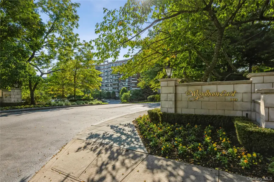 100 Hilton Avenue #901, Garden City, NY 11530 - Image #2
