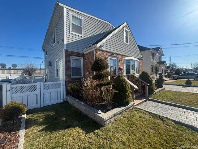 382 Pennsylvania Avenue, Mineola, NY 11501 - Image #3