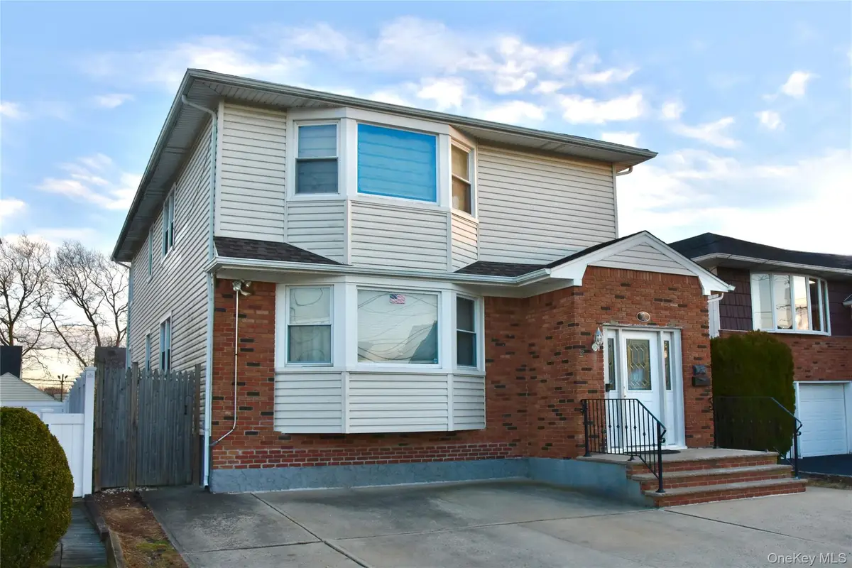 242 Munro Boulevard, Valley Stream, NY 11581 - Image #1