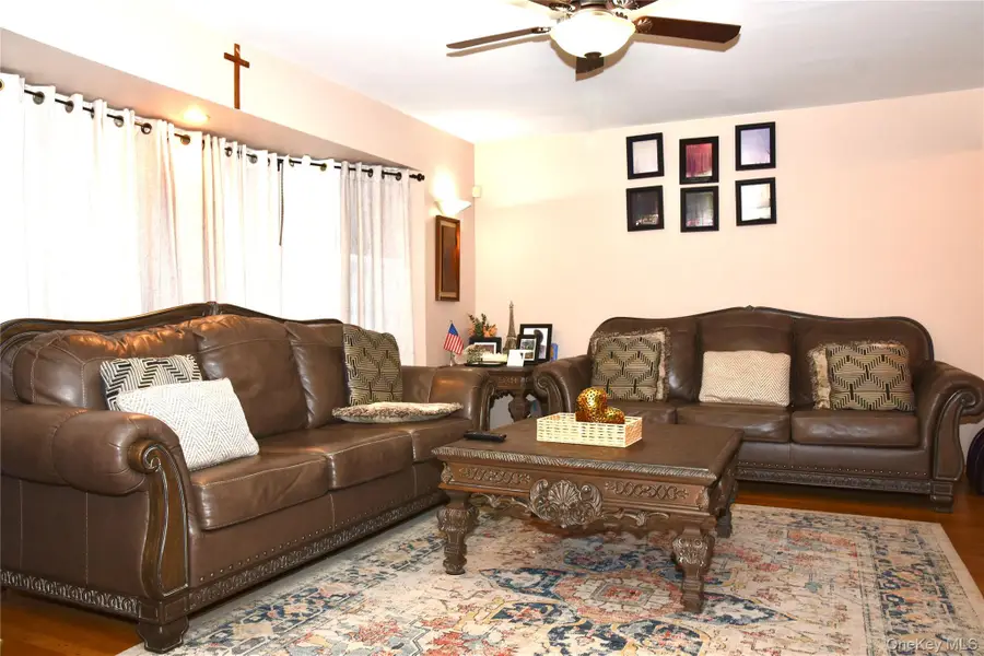 242 Munro Boulevard, Valley Stream, NY 11581 - Image #3