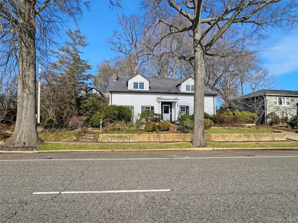 118 Shelter Rock Road, Roslyn, NY 11576