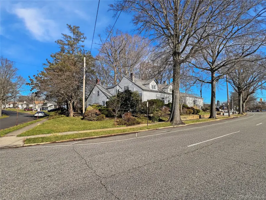 118 Shelter Rock Road, Roslyn, NY 11576 - Image #2