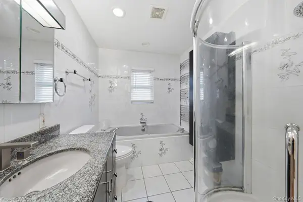 295 union Avenue Avenue, Lynbrook, NY 11563