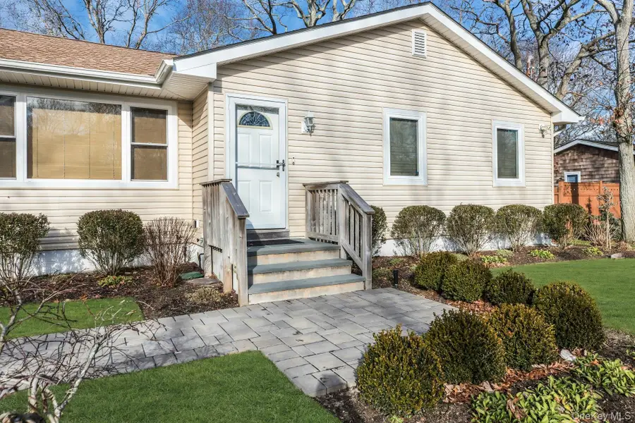 79 School Street, Hampton Bays, NY 11946 - Image #3