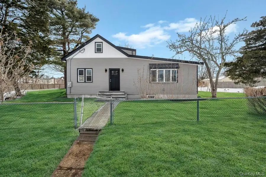 74 Lincoln Avenue, Islip Terrace, NY 11752 - #2