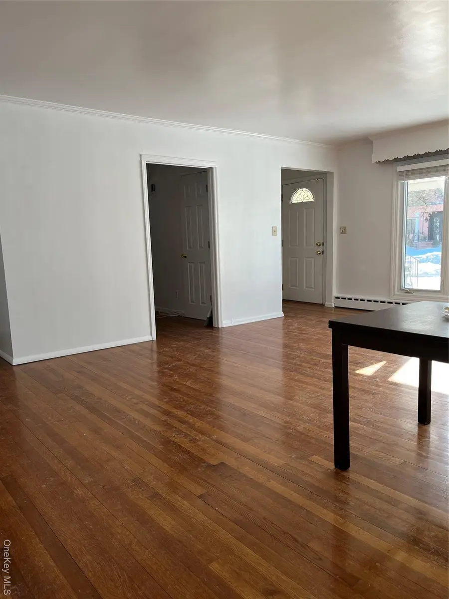 25 Lawrence Street, New Hyde Park, NY 11040 - #3