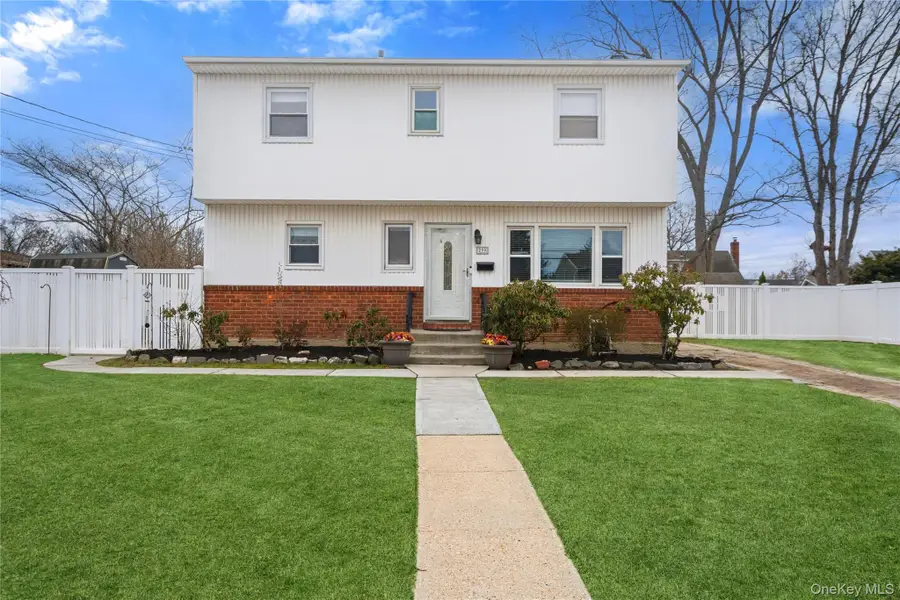 299 28th Street, Copiague, NY 11726 - #2