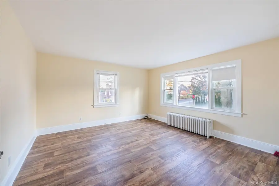 104 Grandview Avenue, Great Neck, NY 11020 - Image #3