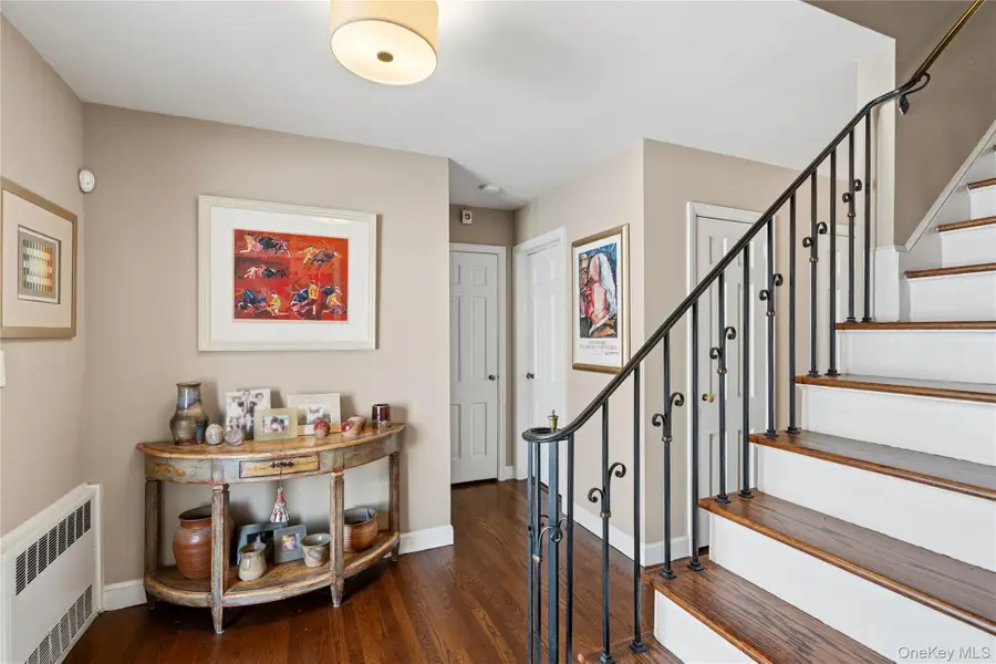 30 Glenwood Lane, East Hills, NY 11577 - Image #3