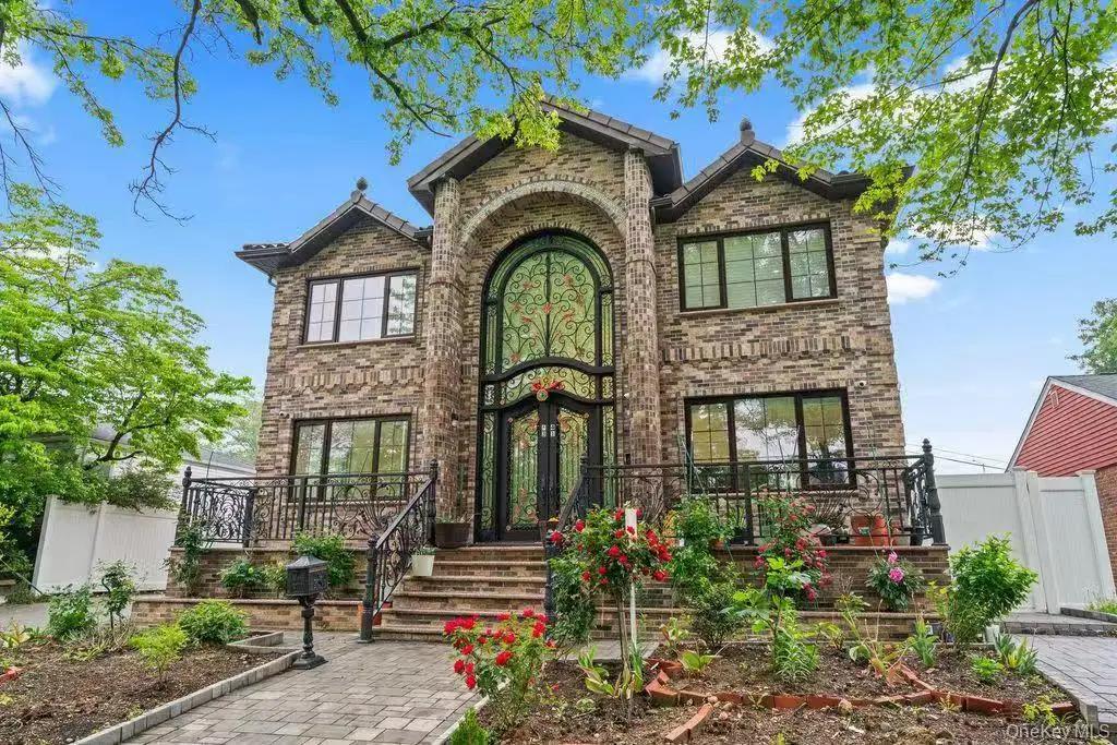 946 Cherry Lane, North New Hyde Park, NY 11001 - Image #1