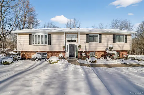 13 Watergate Drive, Amawalk, NY 10501