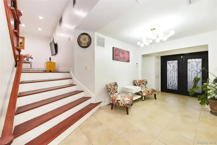 116 Nottingham Road, Manhasset Hills, NY 11040 - Image #3