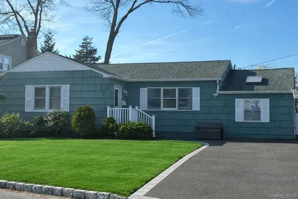 34 Beach Street, West Islip, NY 11795