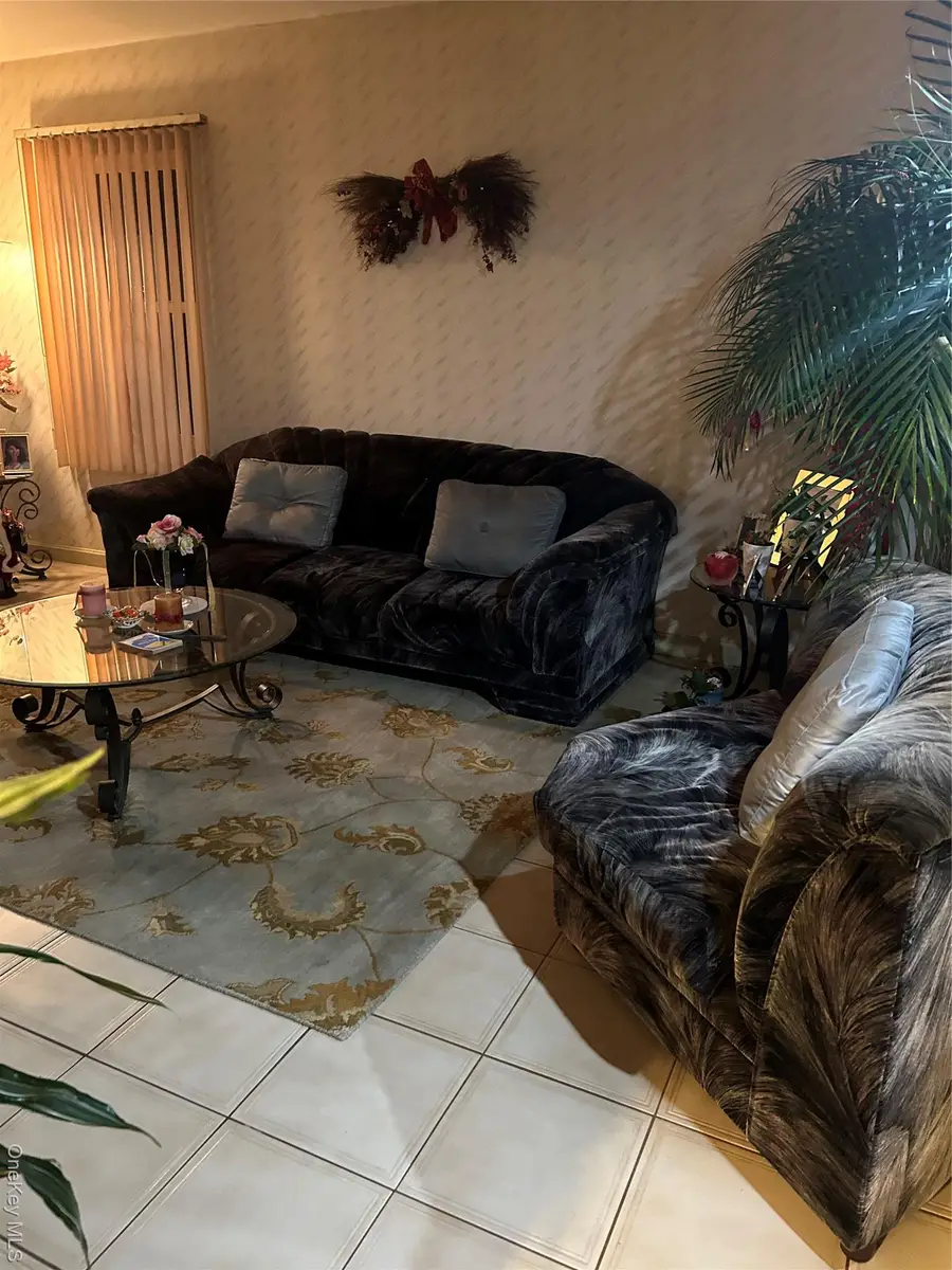 527 Willow Street, South Hempstead, NY 11550 - Image #2