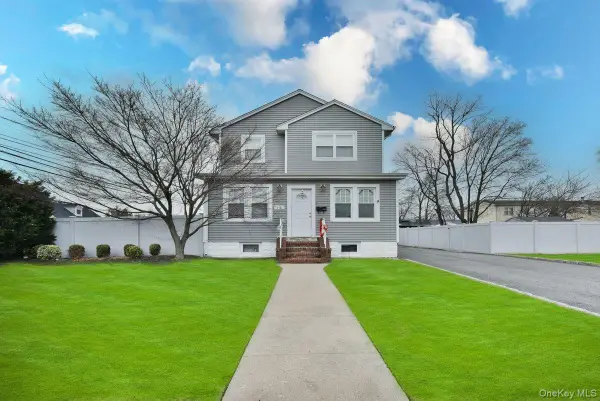 116 15th Avenue, West Babylon, NY 11704