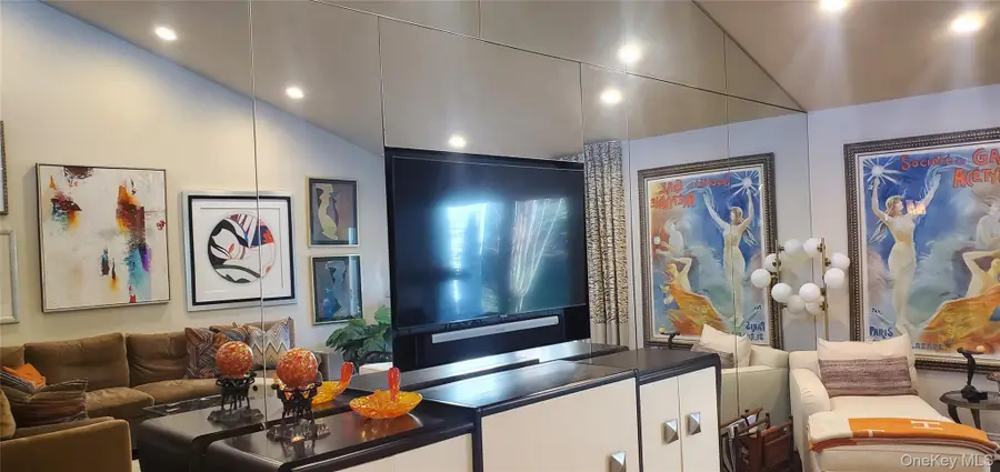 254 Estates Terrace, Manhasset, NY 11030 - #3