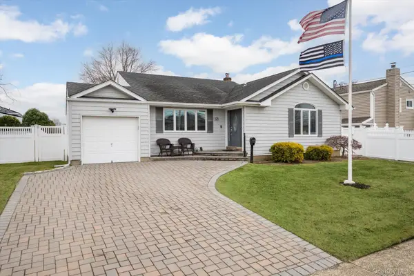 525 Roosevelt Avenue, Massapequa Park, NY 11762