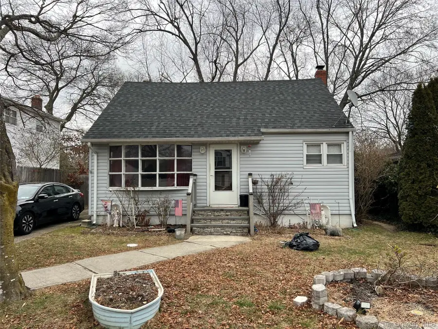 25 Gores Drive, Mastic, NY 11950 - Image #2