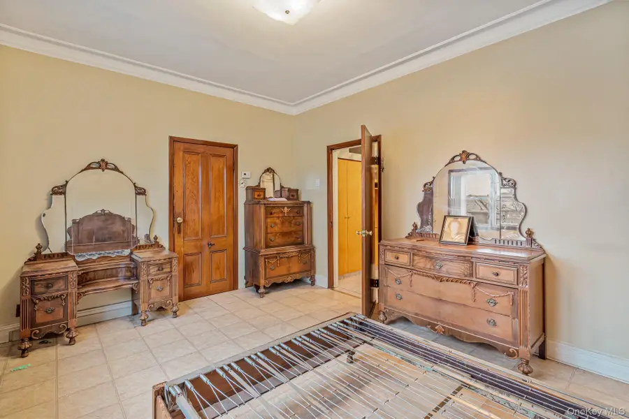 6923 59th Road, Maspeth, NY 11378 - Image #3