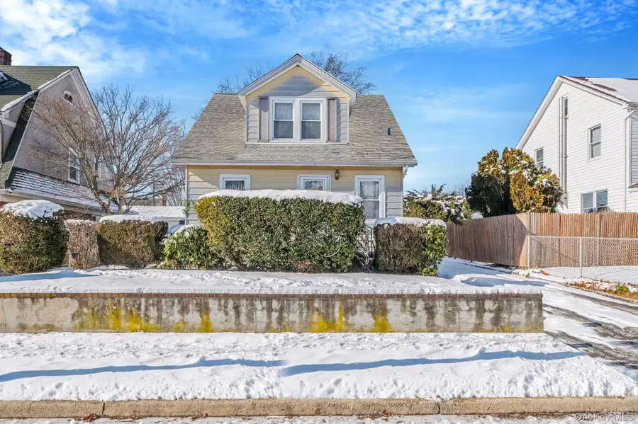 36 Frost Pond Road, Glen Cove, NY 11542 - Image #2