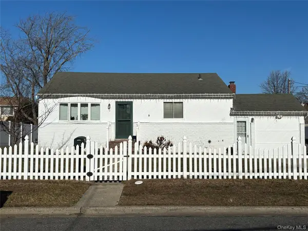 6 E Kissimee Road, Lindenhurst, NY 11757
