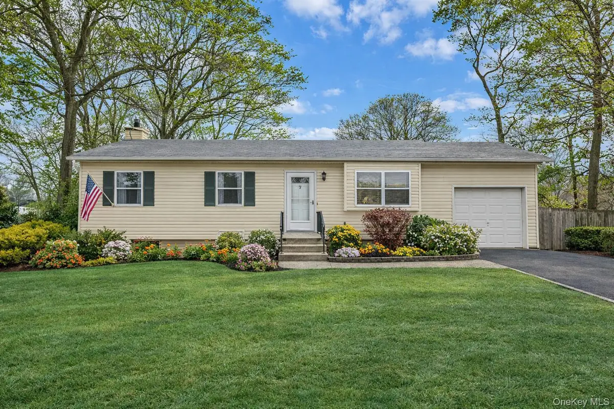 7 Poinsetta Avenue, Middle Island, NY 11953 - Image #1
