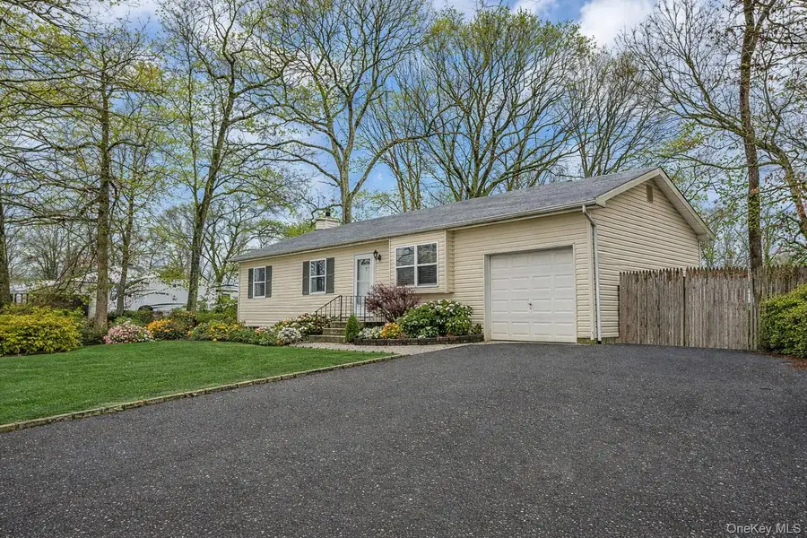 7 Poinsetta Avenue, Middle Island, NY 11953 - Image #2