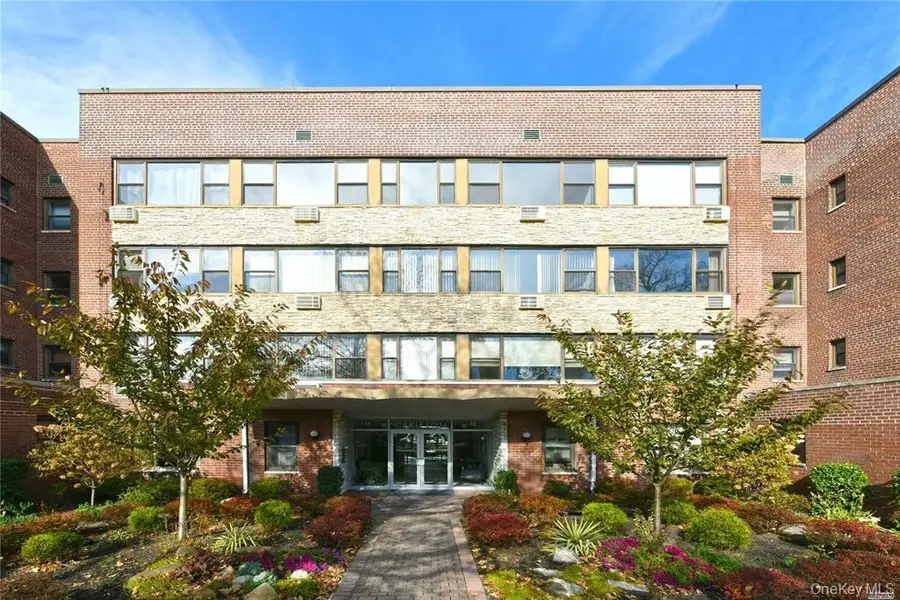 15 Hill Park Avenue #1-L, Great Neck Plaza, NY 11021 - Image #2