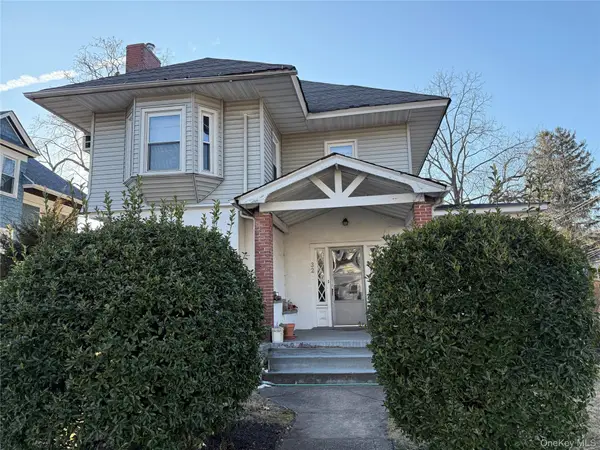 32 Carlton Avenue, Port Washington, NY 11050