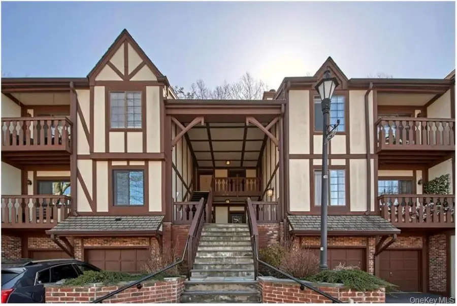 72 Foxwood Circle, Mount Kisco, NY 10549 - Image #2