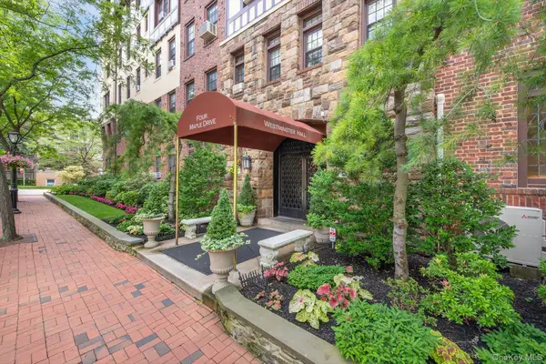 4 Maple Dr #1J, Great Neck, NY 11021