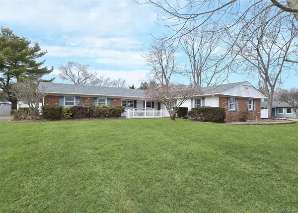 33 Segatogue Lane, South Setauket, NY 11720