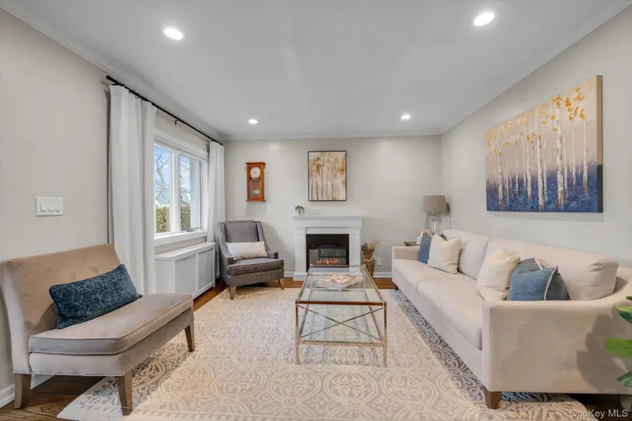 39 Corwin Avenue, New Hyde Park, NY 11040 - Image #3